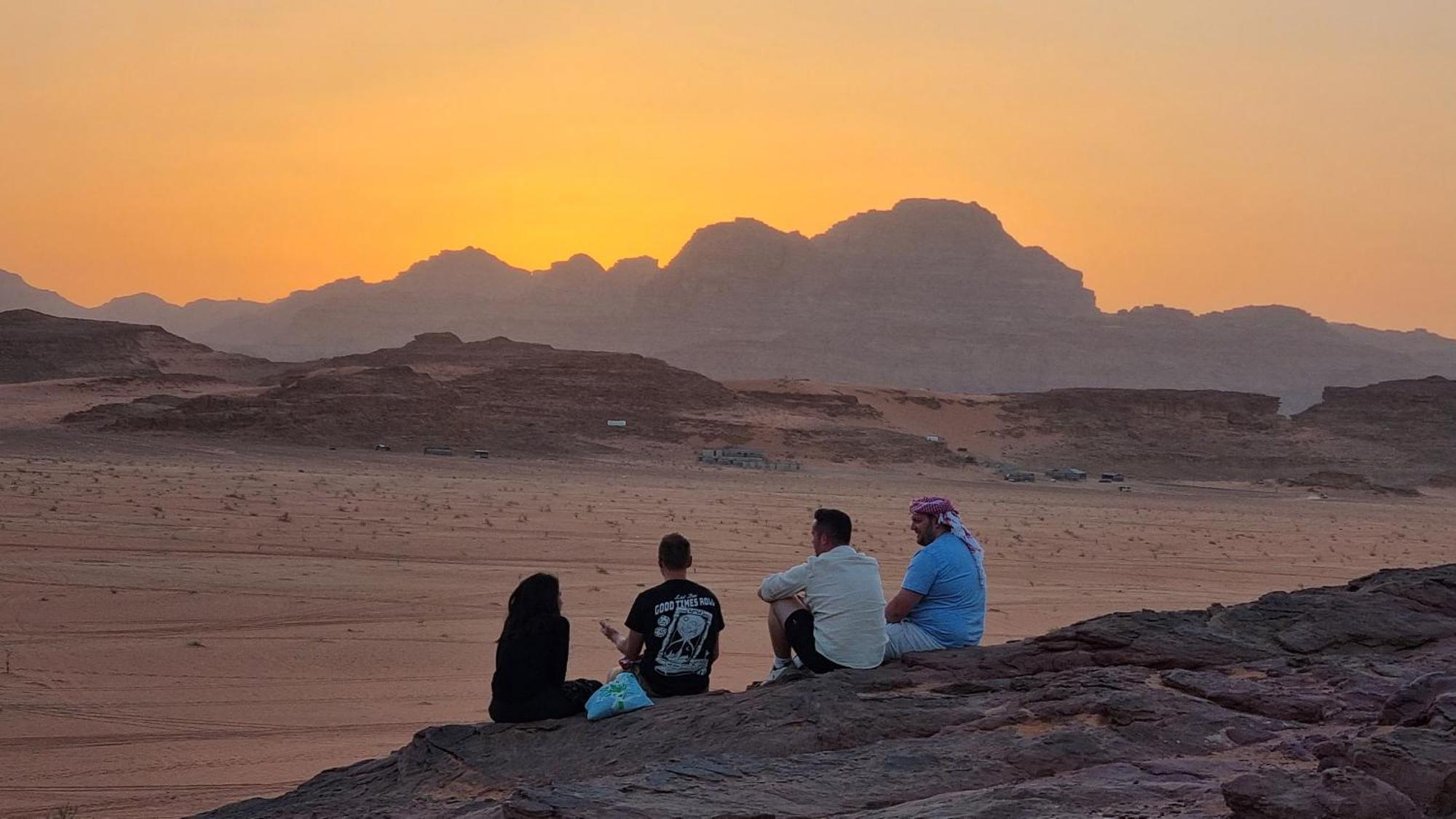 Desert Knights Camp Hotel Wadi Rum Exterior photo